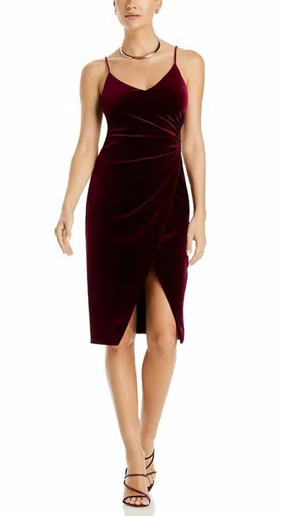 BLACK HALO BOWERY SHEATH DRESS IN BURGUNDY