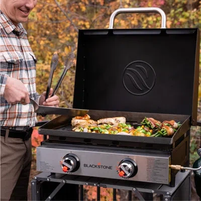 Blackstone 2-burner 22" Propane Griddle With Hood In Black