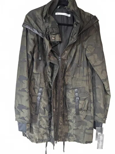 Blanc Noir Women's Explorer Anorak Jacket In Camo In Green