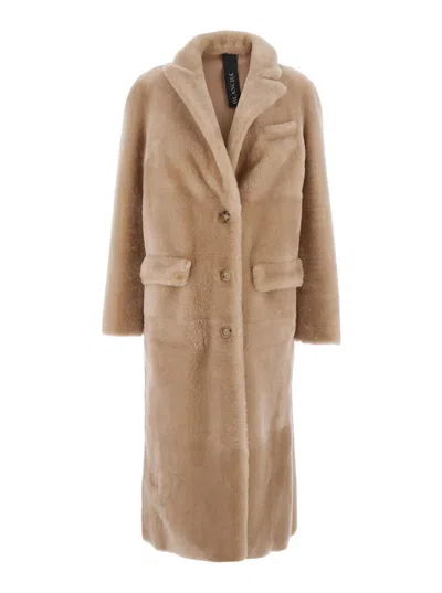BLANCHA BEIGE COAT WITH CLASSIC LAPELS AND REVERSIBLE DESIGN IN FUR WOMAN