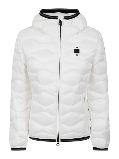 Blauer Coat In White
