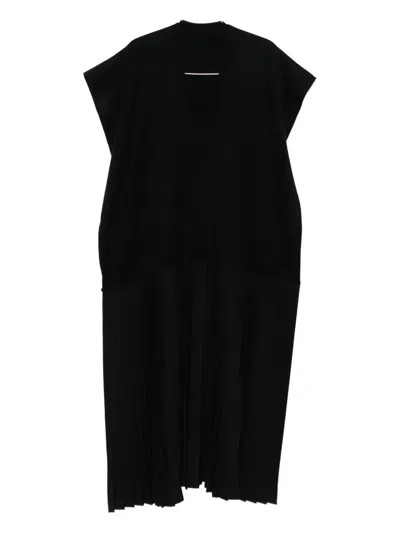 Bless V-neck Short-sleeve Poncho In Black