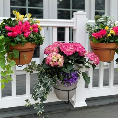 Bloem Railscapes Vertical Gardening Plant Clip For Thick Spindle Railings In Black