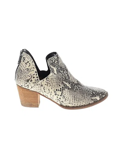 Pre-owned Blondo Ankle Boots In Ivory