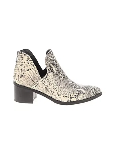 Pre-owned Blondo Ankle Boots In Ivory