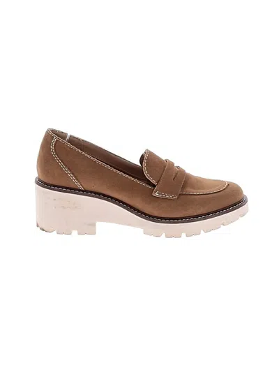 Pre-owned Blondo Flats In Tan