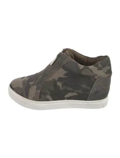 Pre-owned Blondo Suede Camouflage Print Sneakers In Green