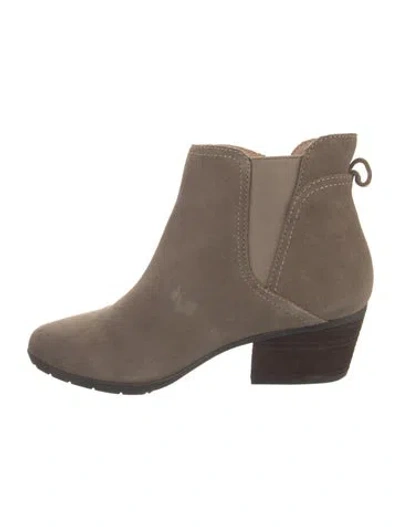 Pre-owned Blondo Suede Chelsea Boots In Neutrals