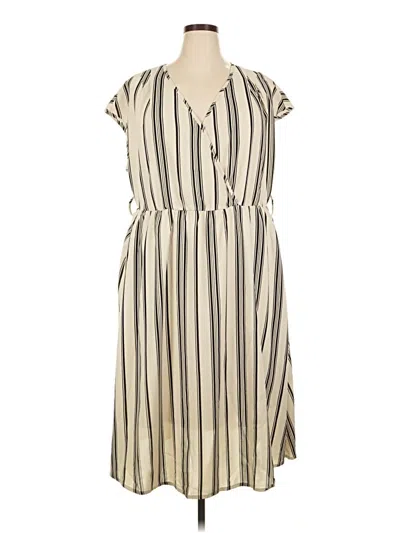 Pre-owned Bloomchic Casual Dress In Ivory