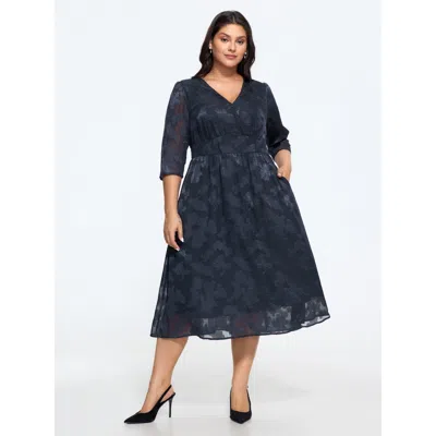 Bloomchic Textured Floral V‑neck Pocket Midi Dress In Blue