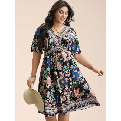 Bloomchic Women's Plus Size Boho Print Shirred V-neck Flared Midi Dress Black Floral Mini Vacation Wrap / Over