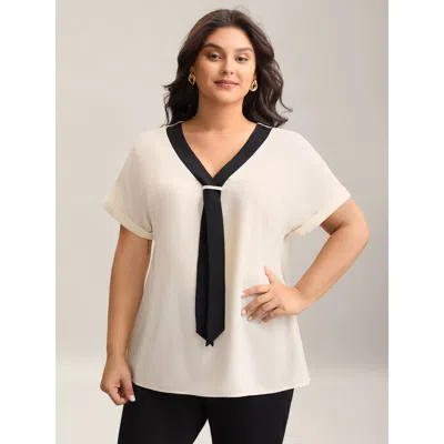 Bloomchic Women's Plus Size Collar Tie Color Contrast Blouse Beige Solid Office Short Sleeve Deep V-neck 10/m In Sand