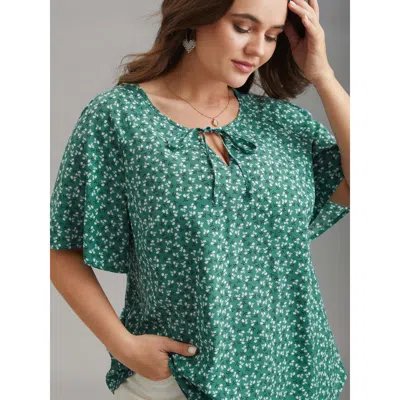 Bloomchic Women's Plus Size Ditsy Floral Print Half Sleeve Shirt Emerald Ditsy Floral Elegant Short Sleeve V-n In Green