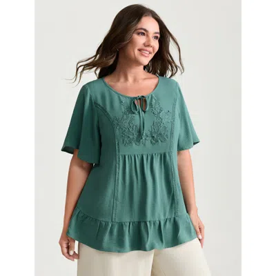 Bloomchic Women's Plus Size Floral Lace Trim Ruffled Hem Blouse Malachitegreen Non Casual Short Sleeve 14-16/1