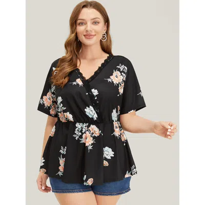 Bloomchic Women's Plus Size Floral Lace Trim Wrap Ruffle Hem T-shirt Blackflower Short Sleeve Dailywear 28/5x