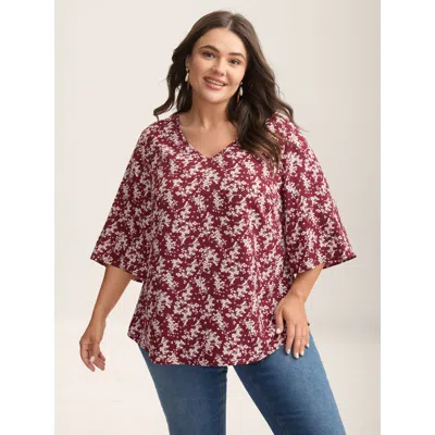 Bloomchic Women's Plus Size Floral Print Curvy Hem V-neck Shirt Burgundy Ditsy Floral Vacation 3/4 Sleeve V-ne