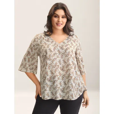 Bloomchic Women's Plus Size Floral Print Curvy Hem V-neck Shirt Whitesmoke Ditsy Floral Vacation 3/4 Sleeve V-