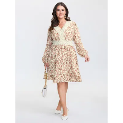 Bloomchic Women's Plus Size Floral Print Lace Trim Shirred Mini Dress Beige Ditsy Floral Mini Elegant Patchwor In Sand