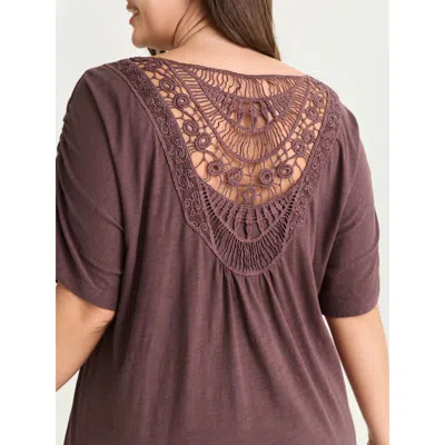Bloomchic Women's Plus Size Lace Trim Plain Curvy Hem Knit Top Mauve Short Sleeve Casual Round Neck 10/m In Purple