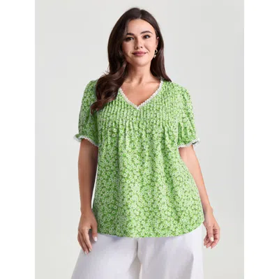 Bloomchic Women's Plus Size Micro Floral Print Lace Trim Blouse Applegreen Ditsy Floral Elegant Short Sleeve 1
