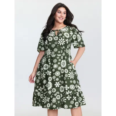 Bloomchic Women's Plus Size Monochrome Floral Print Shirred Midi Dress Emerald Floral Midi Casual Tie Knot 22- In Green