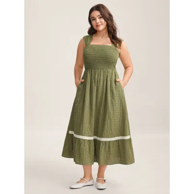 Bloomchic Women's Plus Size Plaid Shirred Lace Trim Tiered Maxi Dress Moss Solid Midi Casual Colorblock 30/6x In Green