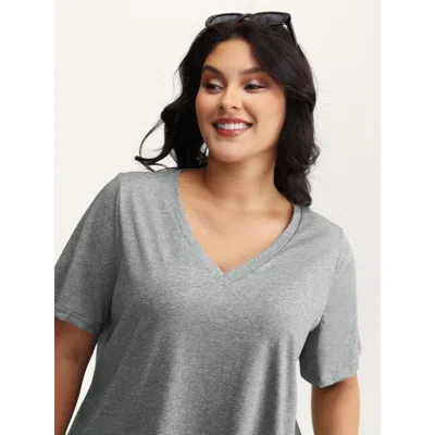 Bloomchic Women's Plus Size Stretchy V-neck Solid T-shirt Mediumgray Solid Casual Short Sleeve V-neck 10/m