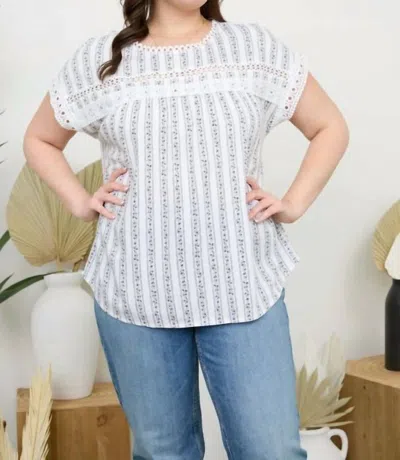 Blu Pepper Plus Floral Sleeve Top In White In Purple
