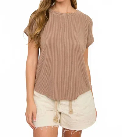 Blu Pepper Ribbed Crew Neck Short Cuff Sleeve Knit Top In Mocha In Multi