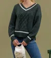 BLU PEPPER V-NECK CABLE KNIT SWEATER W/CONTRAST DETAIL IN HUNTER GREEN