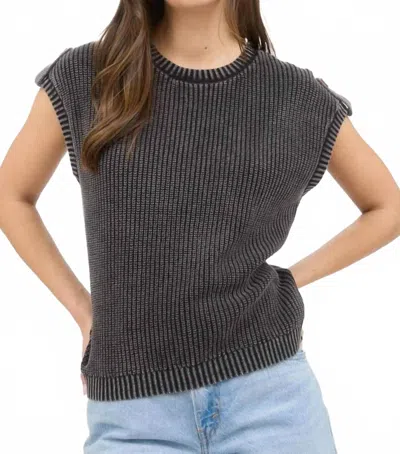 Blu Pepper Washed Knit Short Sleeve Pullover Sweater In Charcoal In Gray