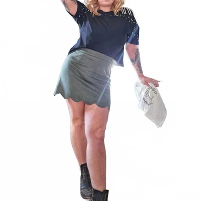 Blue B Short Sleeve Pearl Top In Black In Blue