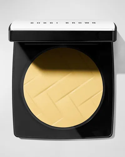 Bobbi Brown Vitamin Enriched Pressed Powder In Yellow - Soft/warm Yellow