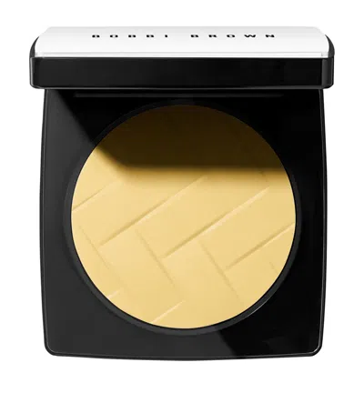 Bobbi Brown Vitamin Enriched Pressed Powder In Yellow