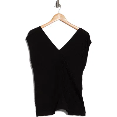 Bobeau Pleated Cap Sleeve Top In Black
