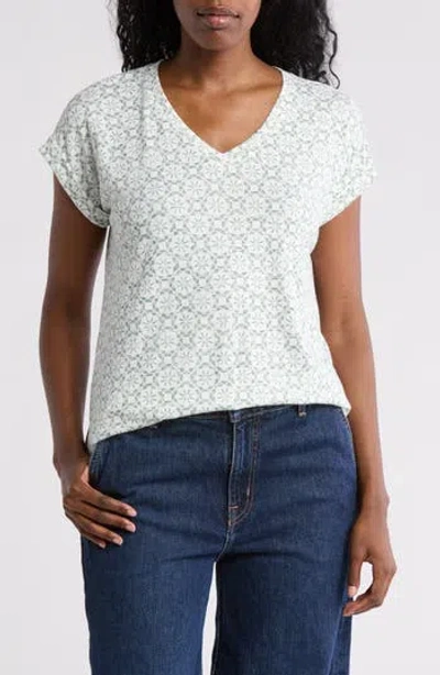 Bobeau V-neck Pleat Back T-shirt In Ivory/basil