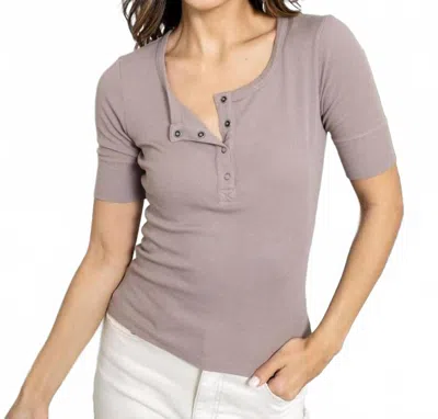 Bobi Fitted Henley Top In Mushroom In Gray