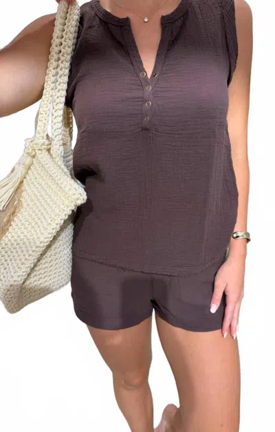 Bobi Henley Sleeveless Top In Umber In Brown