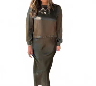 Bobi Long Sleeve Raglan Detail Crewneck Top In Hunter In Brown