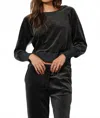 Bobi Puff Long Sleeve Raglan Pullover Top In Evergreen In Black