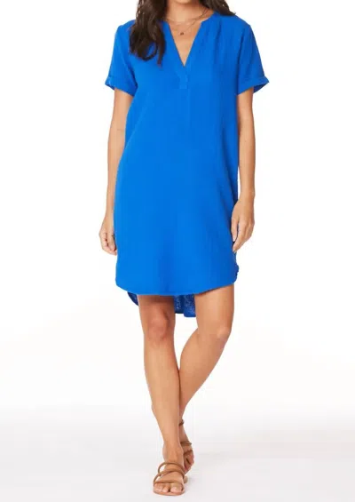 Bobi Short Sleeve Split Neck Short Dress In Cerulean In Blue