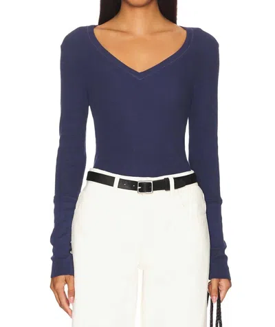 Bobi V-neck Fitted Long Cuff Tee In Seaside
