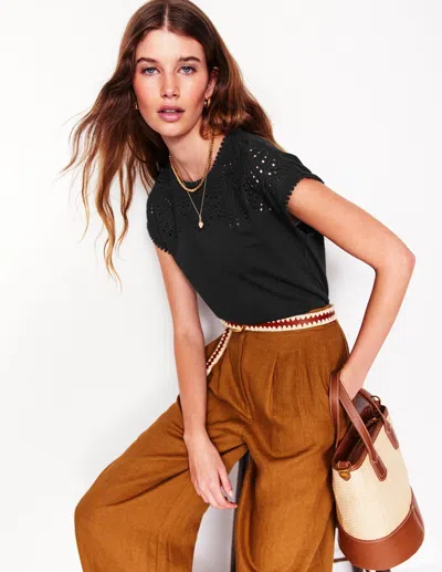 Boden Anya T-shirt Mit Lochstickerei-schwarz In Multi