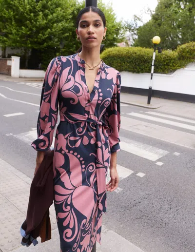 Boden Eli Jersey-midikleid Mit Gürtel In Blau | Grösse 30 In Pink
