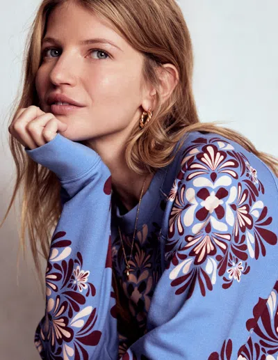 BODEN ROSA PRINTED SWEATSHIRT-SOFT BLUE, BLOOM MOSAIC FEMALE BODEN