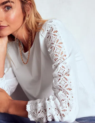 Boden Scarlett Oberteil Mit Lochstickerei-besatz-weiss In White