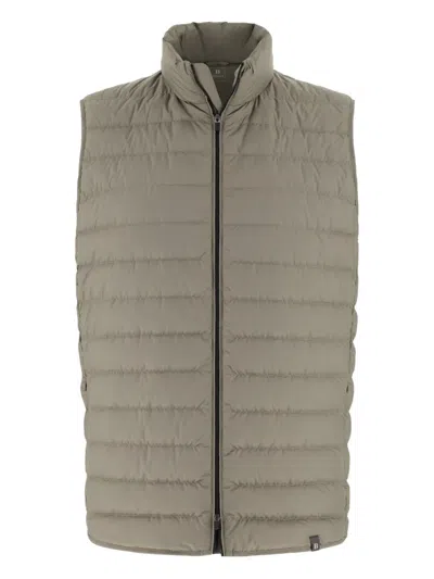 Boggi Milano Padded Logo Patch Gilet In Green