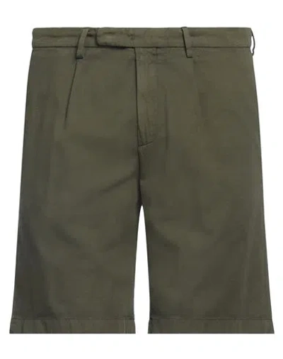 Boglioli Man Shorts & Bermuda Shorts Military Green Size 40 Cotton, Linen