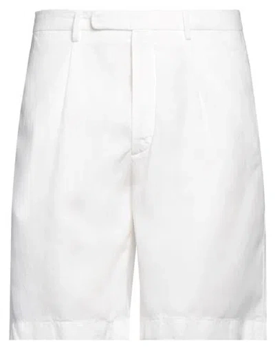 Boglioli Man Shorts & Bermuda Shorts White Size 32 Cotton, Linen