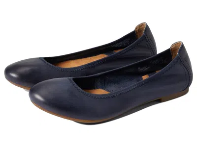 Born Julianne In Blue